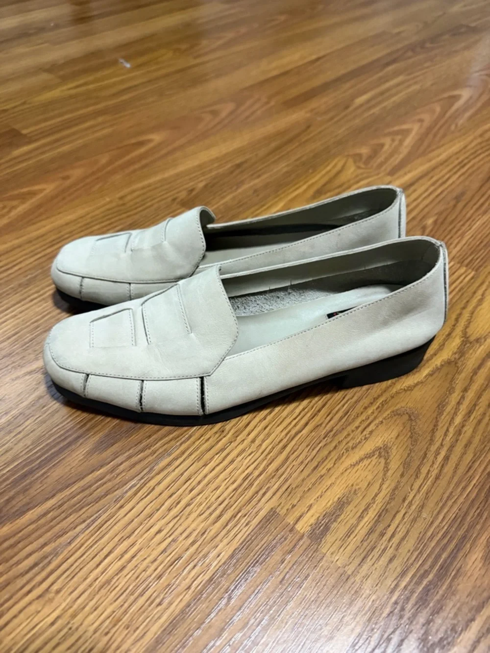 Aerosole loafers slip-on square toe textured strap detail size 7